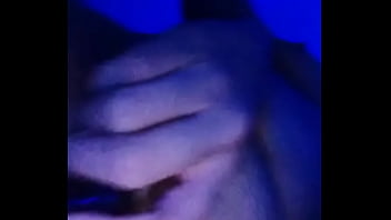 Vibrador en coñoto peludo