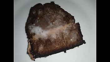 Comendo Bolo Coberto Com A Minha Porra thumbnail