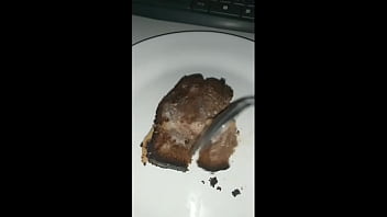 Comendo Bolo Coberto Com A Minha Porra thumbnail