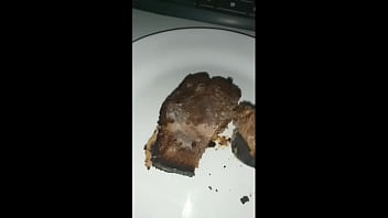 Comendo bolo coberto com a minha porra Comendo bolo coberto com a minha porra