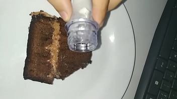Comendo bolo coberto com a minha porra Comendo bolo coberto com a minha porra