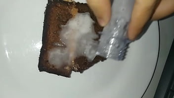 Comendo bolo coberto com a minha porra Comendo bolo coberto com a minha porra