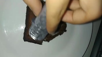 Comendo bolo coberto com a minha porra Comendo bolo coberto com a minha porra