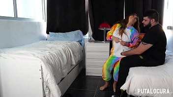 Putalocura la hermanastra caliente marina gold consuela a su hermanastro sacándole la leche