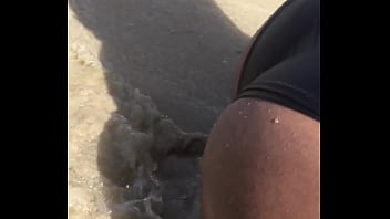 En La Playa Con Mis Nalgas En Tierra thumbnail