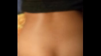 Dándole en 4 a mi esposa me muestra su hermoso culo negro