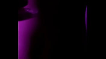 Gostosa de biquini a noite