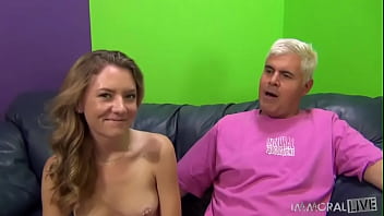 Alison sprays while fucking