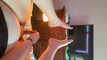 Big ass gamer girl twerks on your face