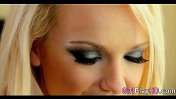 Girls Who Eat Pussy 0933 thumbnail