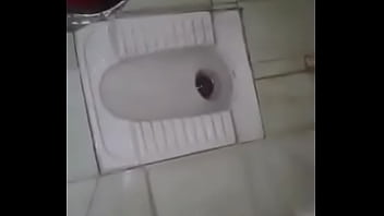 Desi couple in toilet
