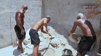 Trabalhando Na Obra Com Um Amigo E O Encarregado Tava Todo Cheio De Graça Safado Pra Pagar Nossa Diária Exigiu Que A Gente Fudesse Ele Free thumbnail
