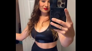 Good morning ️ happy fkn’ friyay #gymgirl #fitnesslifestyle #nsfw #fitnssmodel #tightsvideos