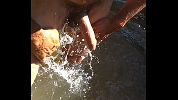 Gato Lavando Vara Deliciosa thumbnail