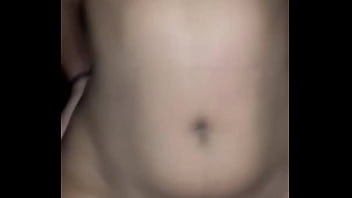 Me encanta ver sus lindas tetas rebotando mientras se mete todo mi verga