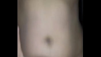 Me encanta ver sus lindas tetas rebotando mientras se mete todo mi verga