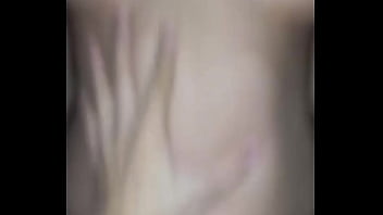 Me encanta ver sus lindas tetas rebotando mientras se mete todo mi verga