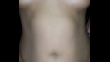 Me encanta ver sus lindas tetas rebotando mientras se mete todo mi verga