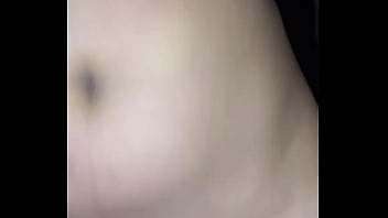 Me encanta ver sus lindas tetas rebotando mientras se mete todo mi verga