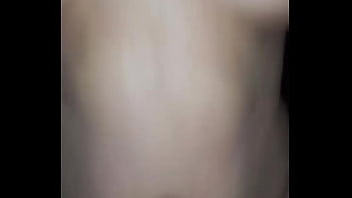 Me encanta ver sus lindas tetas rebotando mientras se mete todo mi verga