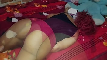 Flagrei minha namorada assistindo porno