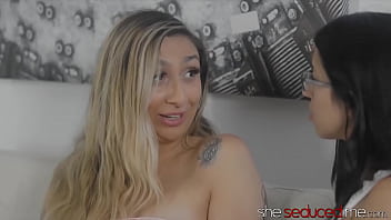 Virtual girl fucked by two naughty dykes