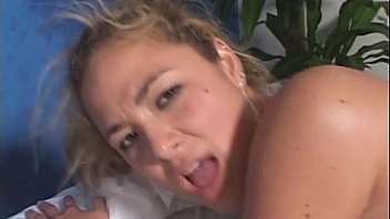 Skinny playgirl enjoys deep insertion