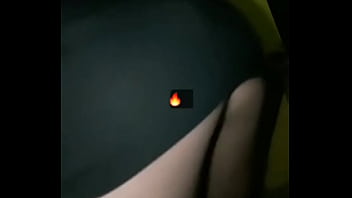 Novinha dança de vestido curto