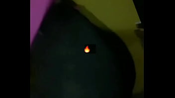 Novinha dança de vestido curto