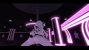 Dejando expuestas mi coño y tetas