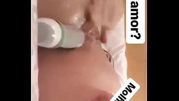 Mulher asturbando e gozando