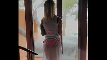 Une chambre qui donne sur la plage et l'océan et envie de me faire enculer