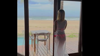 Une chambre qui donne sur la plage et l'océan et envie de me faire enculer