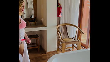 Une chambre qui donne sur la plage et l'océan et envie de me faire enculer