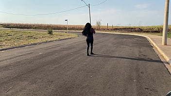 Casada infiel encontra colega de academia e acaba aceitando a proposta para fuder dentro do mato a safada meteu gostoso no pelo e pediu leite no bunda