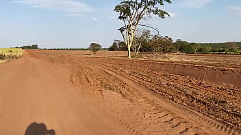 Casada infiel encontra colega de academia e acaba aceitando a proposta para fuder dentro do mato a safada meteu gostoso no pelo e pediu leite no bunda