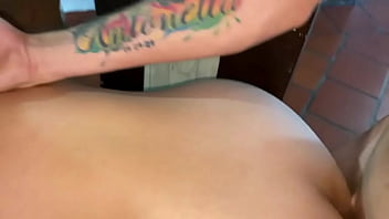 Mi padrastro me folla mi coño muy duro