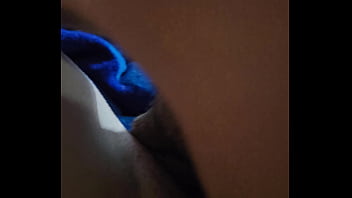 Mi mejor amiga se masturba frente a mi y luego pide mi verga adentro sin condon le gusta metersela con desesperación