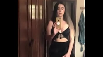 Travesti Muito Bonita Filma Seu Dote De Frente Ao Espelho De Sua Casa thumbnail