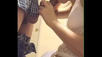 Joven traga riata como profesional porque ya va a cumplir 19 y así festeja antes de ir con su familia y novio