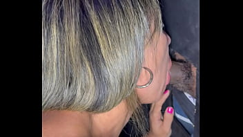 Parte 1 muita putaria na casa de belinha deu no pêlo levou gozada na boca e na buceta e fez o corno limpar a porra com a língua