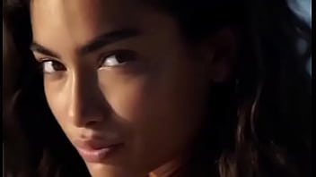 Kelly gale shows off her sexy figure for sports illustrated