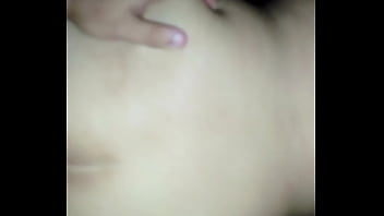 Cojida en el cuarto de su mamá