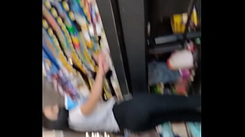 Chica Con Buen Culo En Supermercado thumbnail