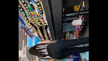 Chica Con Buen Culo En Supermercado thumbnail
