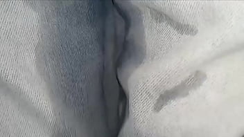 Deliciosos orgasmos y pantalon orínado con pañal de tela