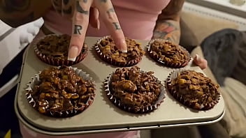 Who likes chocolate flake cakes even better with pee video in comments