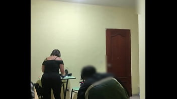 Follando a la señora de la limpieza