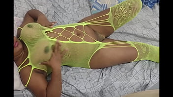 Puta leiteira tomando porra