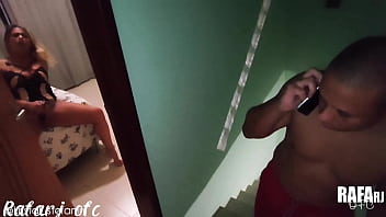 Meti a vara na melhor amiga da minha esposa milf chorou no pirocudo